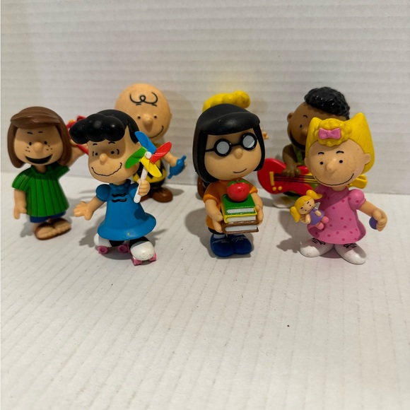 charlie brown peanuts figurines - Picture 2 of 3